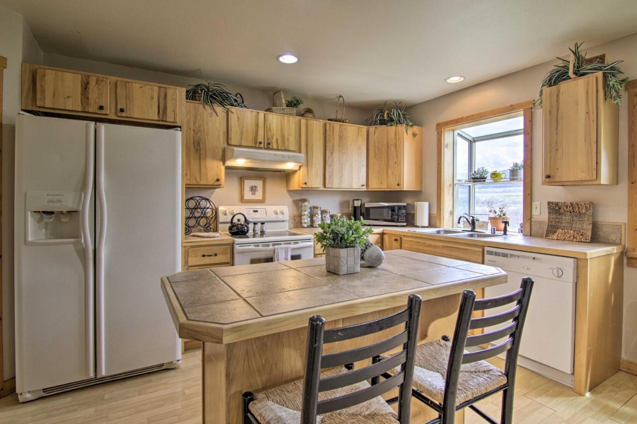 Airy Emigrant Townhome With Sweeping Mtn Views! Екстер'єр фото